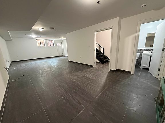 5th image of 910 Lafayette Ave APT 1