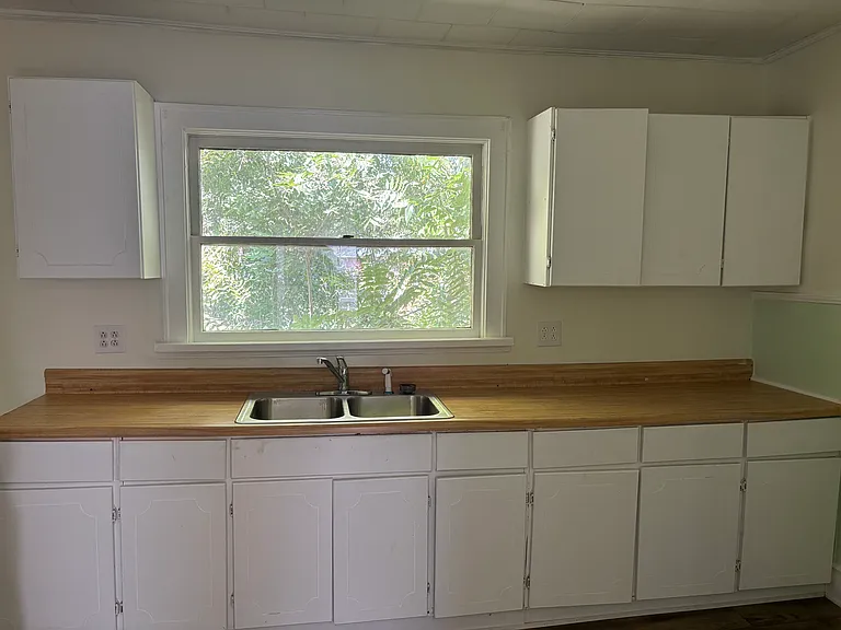 313 Jackson St — Photo 14