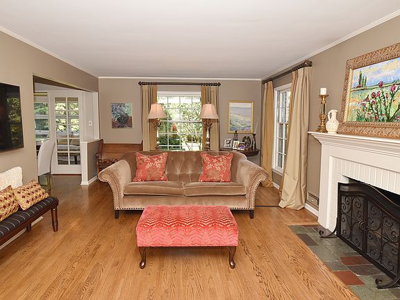 5th image of 150 Drury Ln