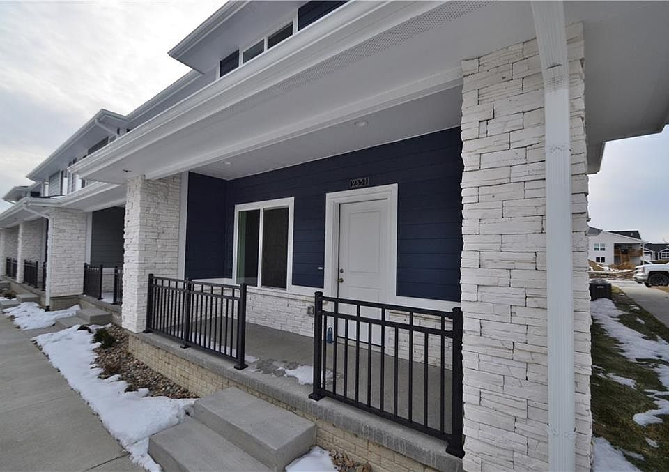 1st image of 2331 SE Sydney Ln