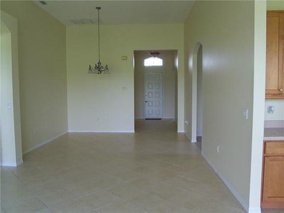 4th image of 378 Lake Forest
