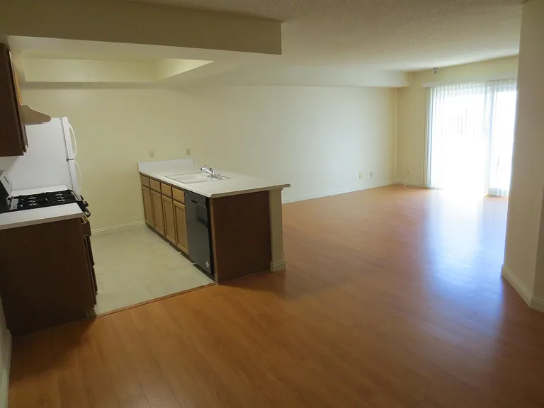 10611 Moorpark St — Photo 8