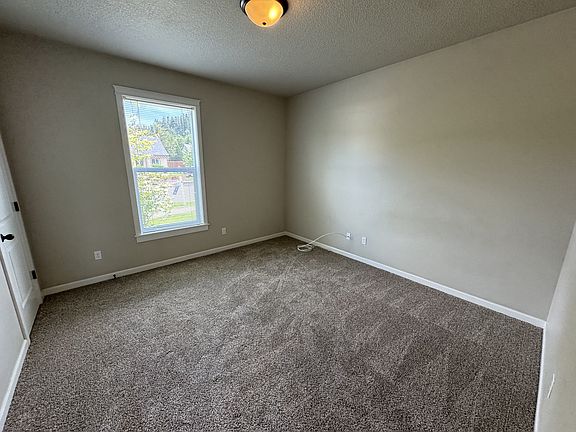 4th image of 903 Riley Dr NE