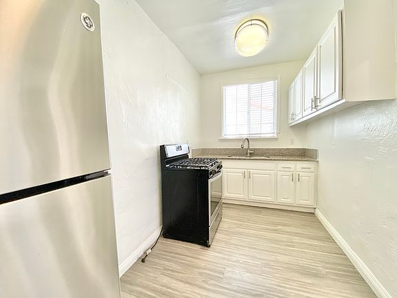 2nd image of 439 N Ardmore Ave #101