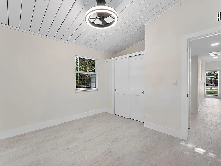 474 Enfield St — Photo 6