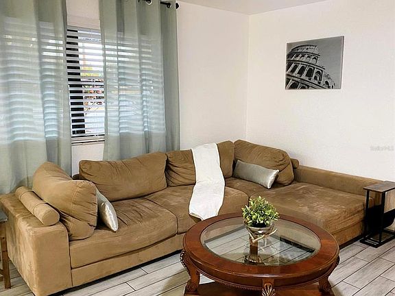 3rd image of 2716 Wells Ave