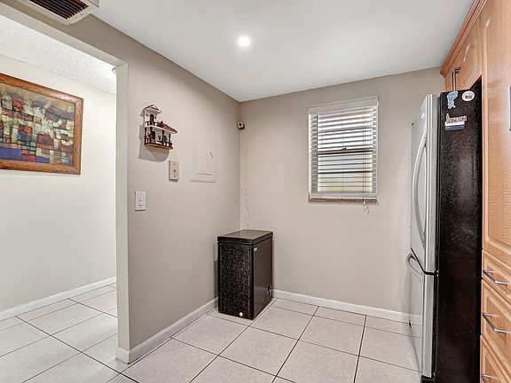 5th image of 2571 Aragon Boulevard #322
