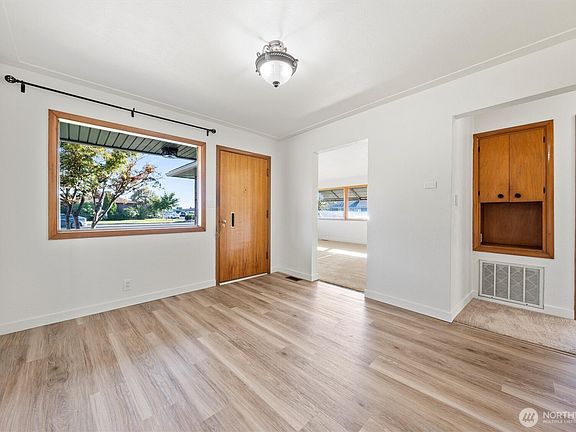 4th image of 940 S Ironwood Drive