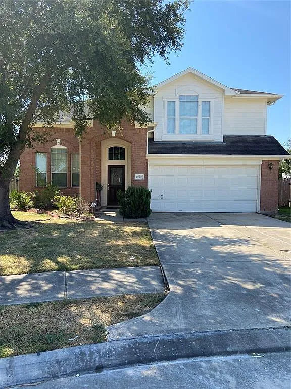 4 bed, 2.5 bath, 2033 sqft, $2,200 — Photo 1