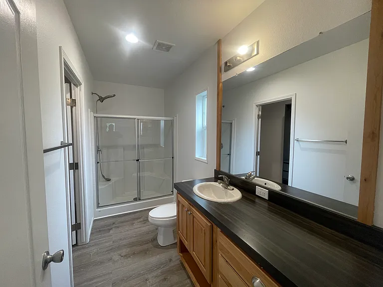 310 E Wood Ln — Photo 2