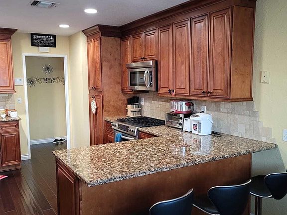5th image of 2715 La Cueva Dr