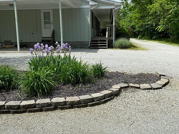 Beautifully landscaped country setting