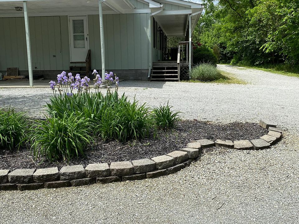 Beautifully landscaped country setting