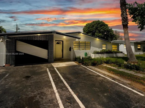 700 SW 67th Ave, Pembroke Pines, FL 33023