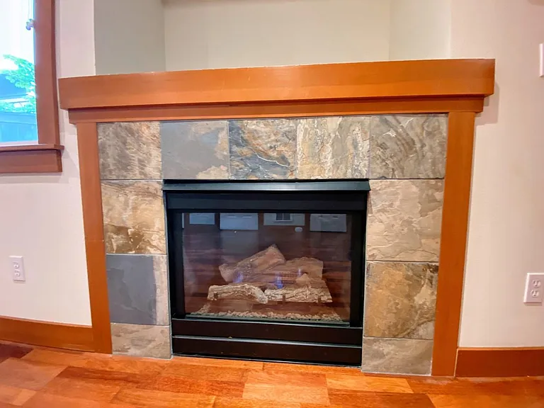 Gas fireplace