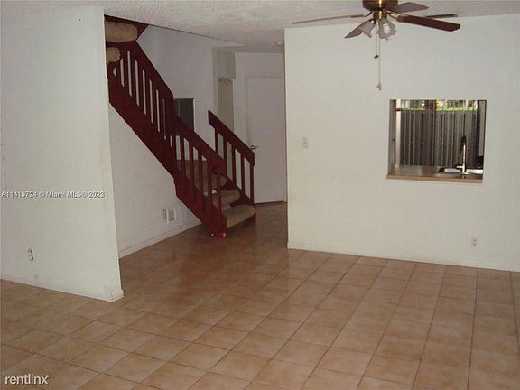 4th image of 3313 Carambola Cir S