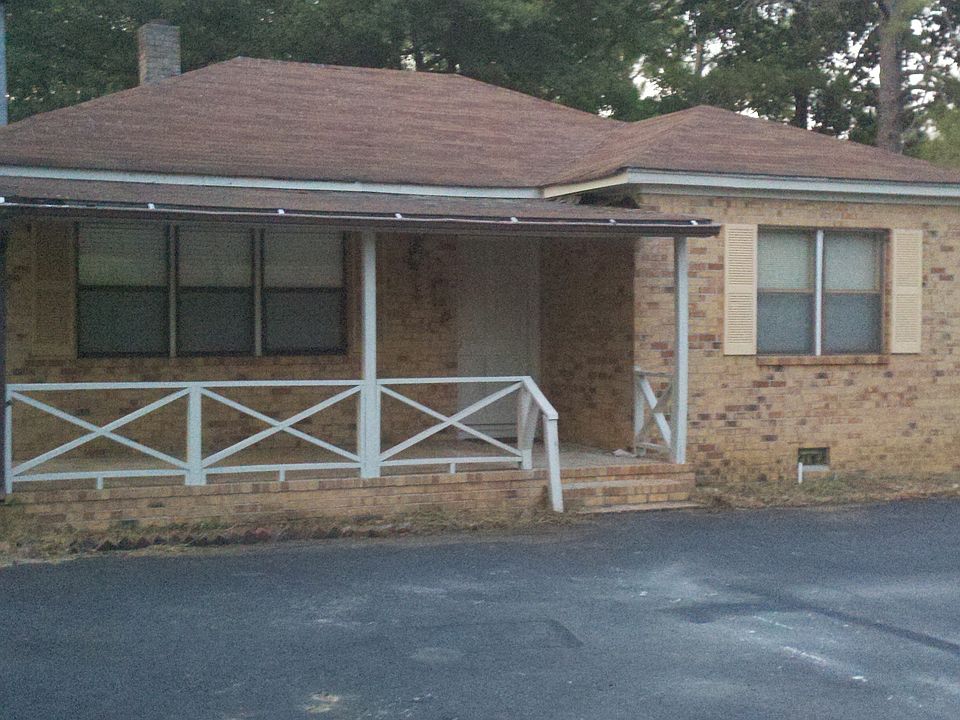 Front of the house and drive