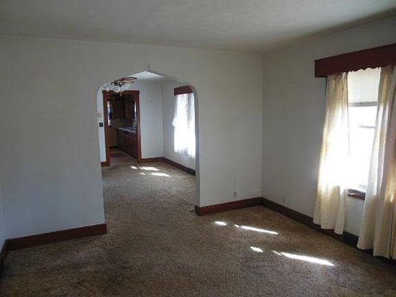 2nd image of 4844 Cave Dr
