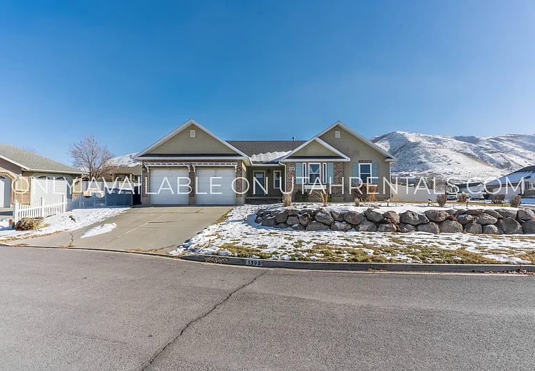 1595 S 50 W — Photo 1