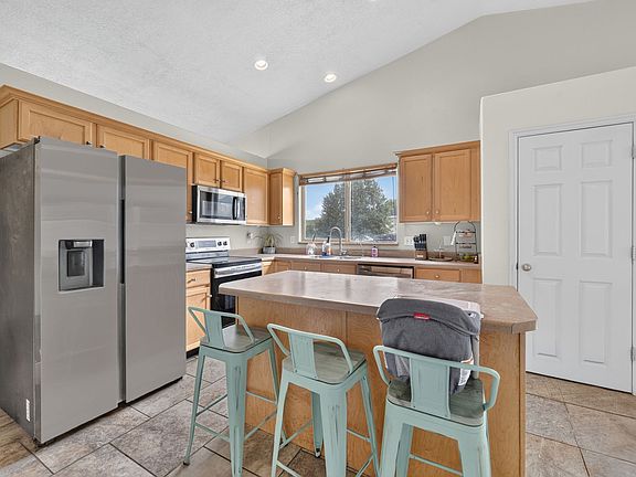 4th image of 2932 S Fetzer Dr