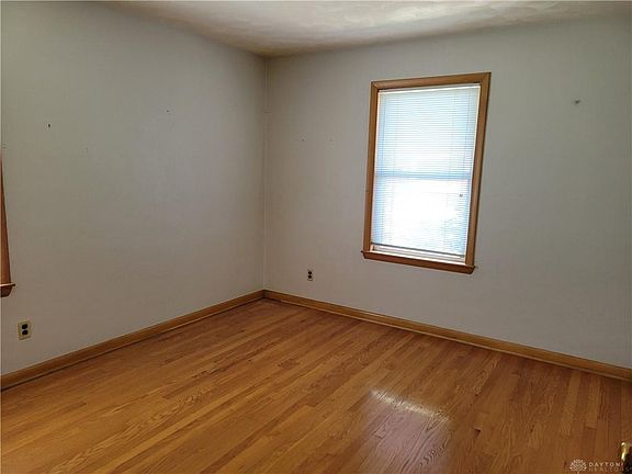 5th image of 177 Roselawn Dr