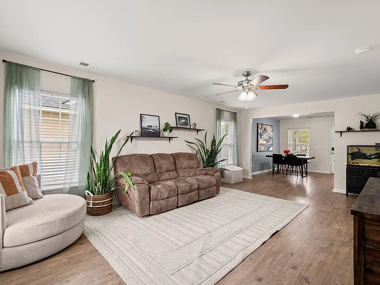 Avonshire Dr — Photo 8
