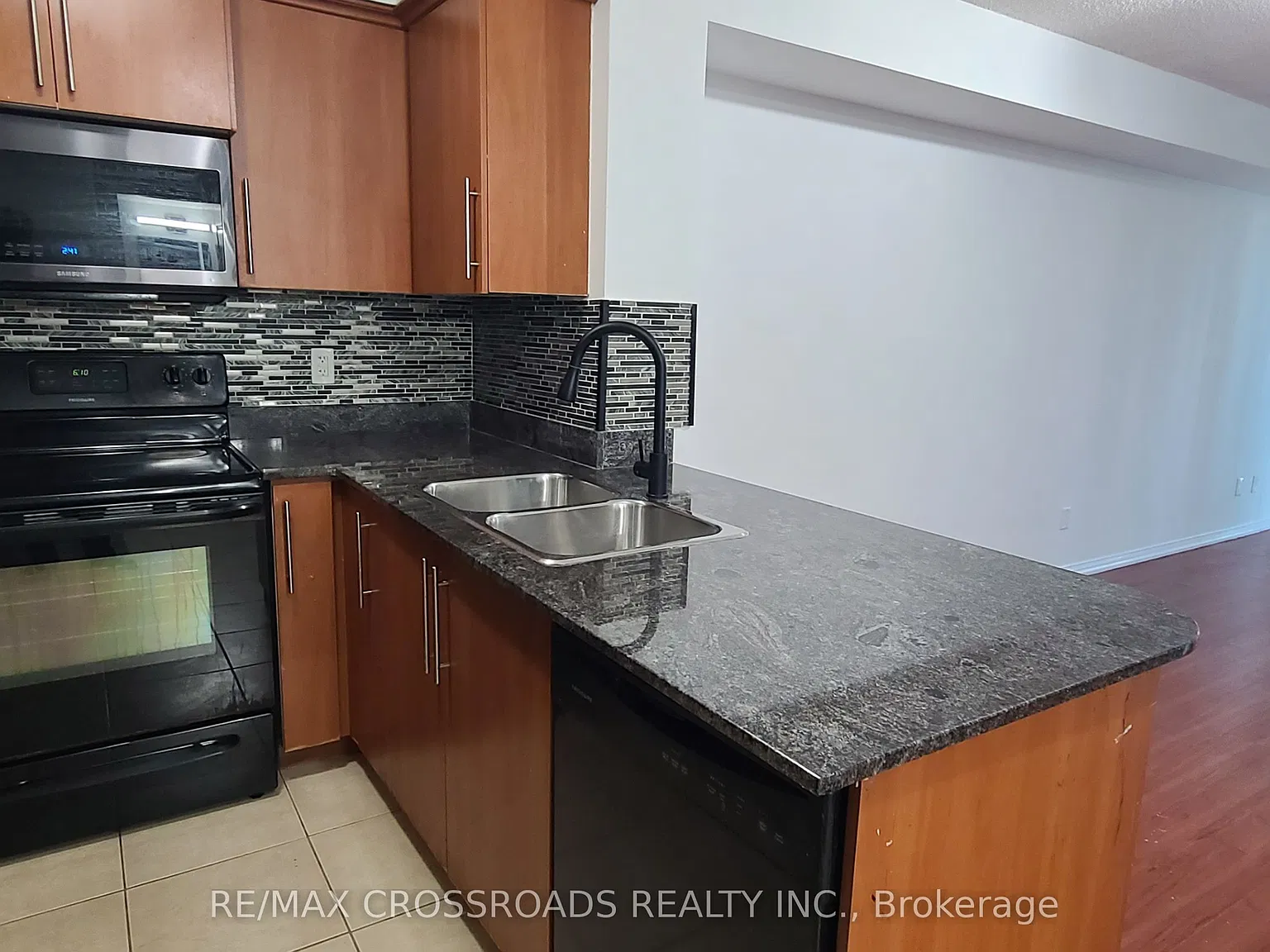 2 bed, $2,300 — Photo 4