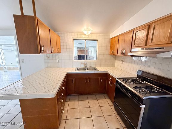 2nd image of 1133 W Edgewater Dr