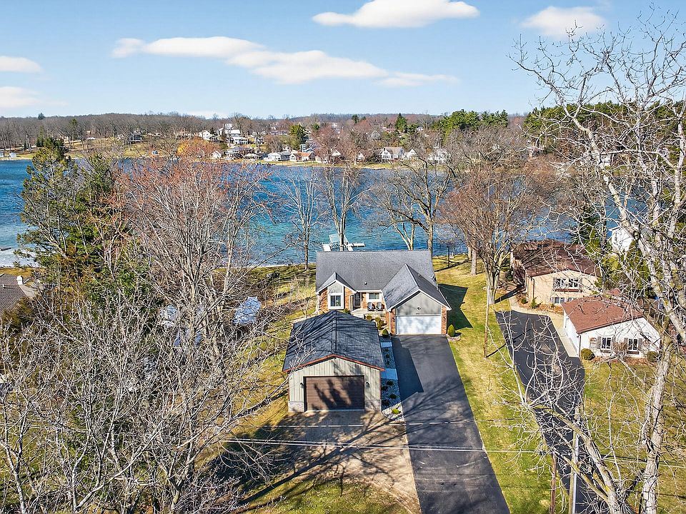1st image of 242 Steves Scenic Dr