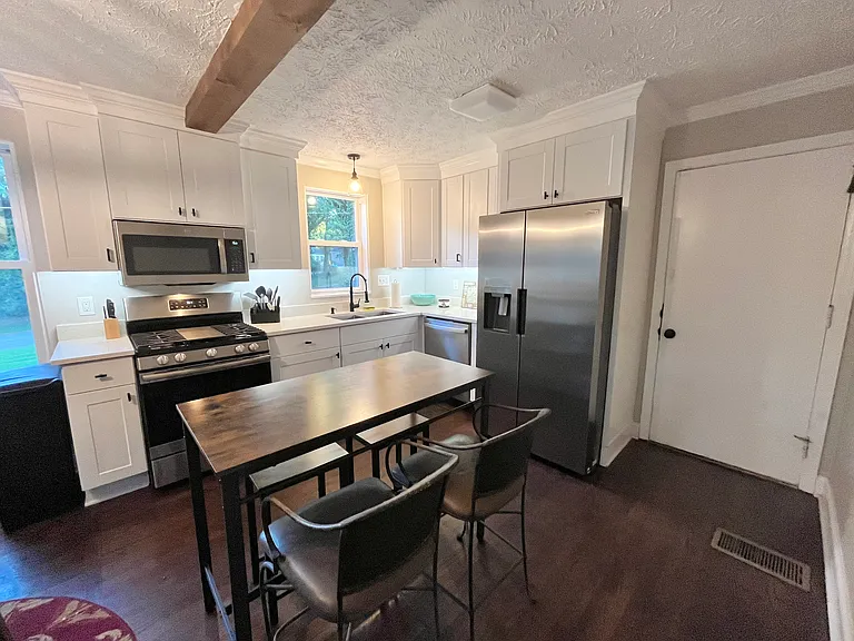 1518 Columbia Cir #4 — Photo 3