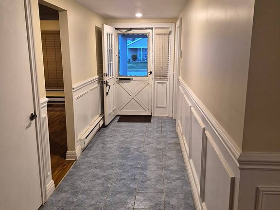 4th image of 408 Belfast Ln