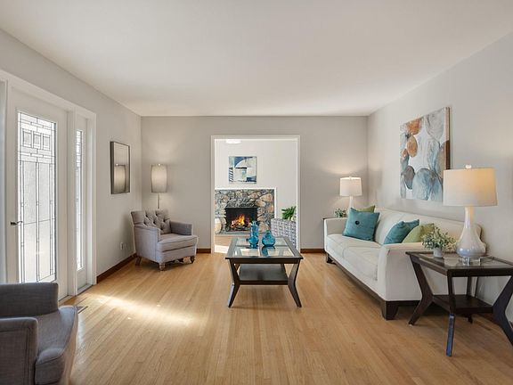 3rd image of 7102 Phyllis Ave