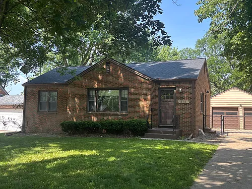 416 18th Pl Photo 1