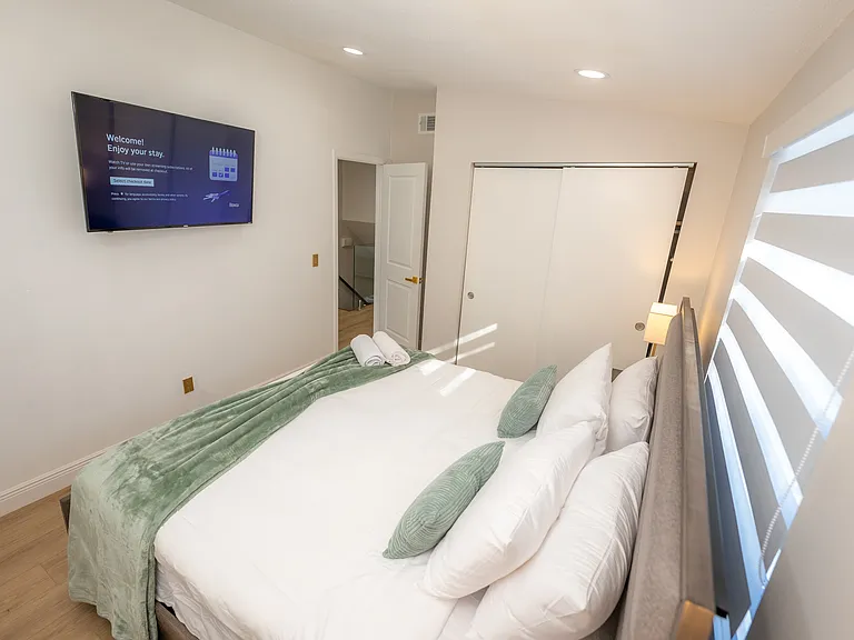 6820 Fountain Ave — Photo 16