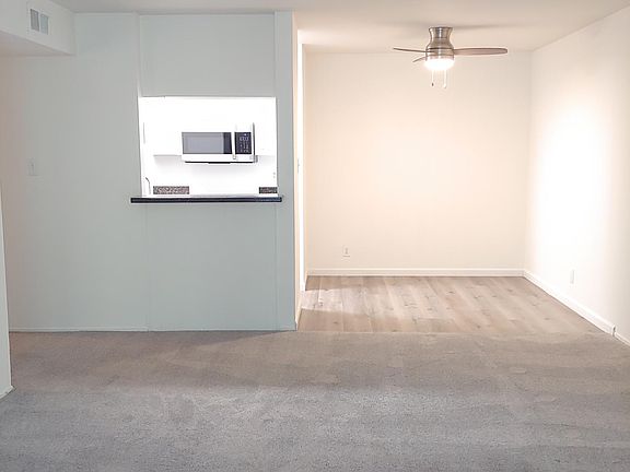 Straight shot looking into the dining area.