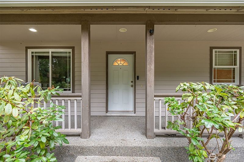 3rd image of 17015 Arborvitae Court SE
