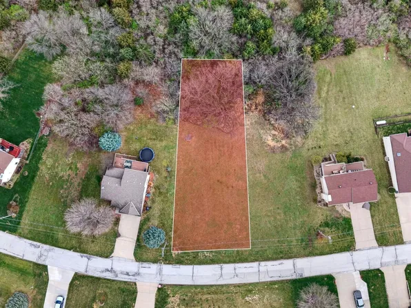 8607 Pawnee Ln, Plattsmouth, NE 68048
