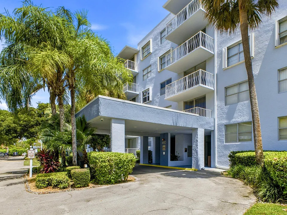 480 Executive Center Dr #1C