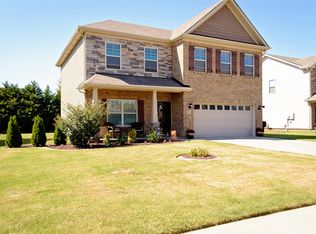 2240 Burnside Dr, Murfreesboro, TN 37128