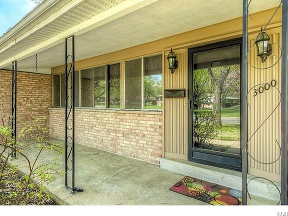 3rd image of 3000 N Waterford Dr