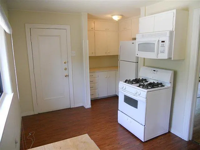 4 bed, 2.0 bath, 1573 sqft, $3,900 — Photo 2