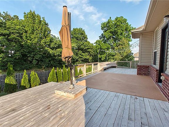 4th image of 521 Sorrento Dr