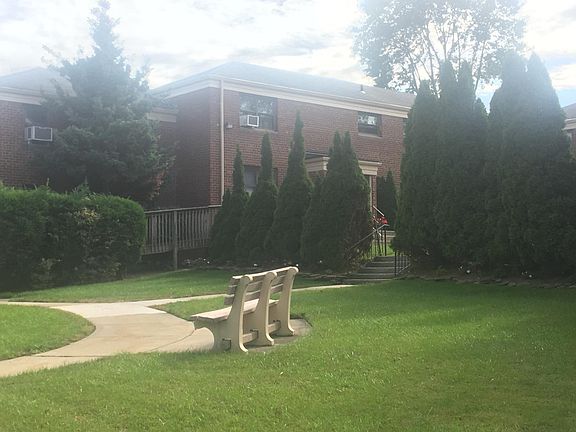 3rd image of 7432 220th St