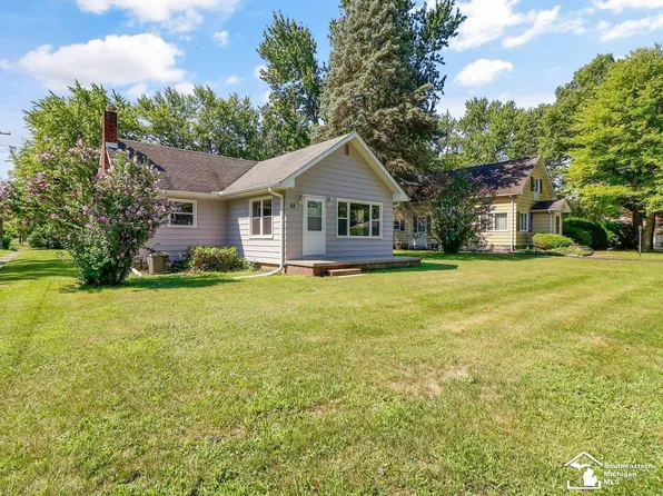 82 E Chestnut St, Petersburg, MI 49270