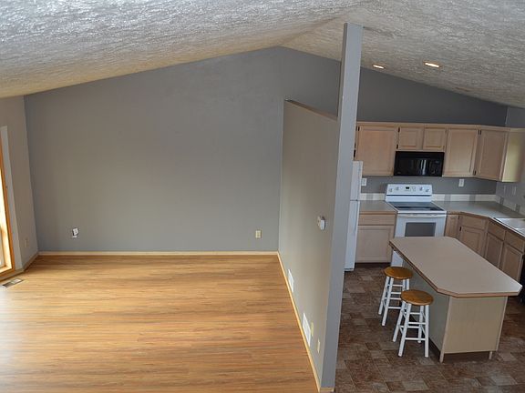 4th image of 18109 E Alki Ave