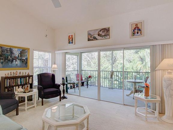 3rd image of 320 Clearbrook Cir Unit 201
