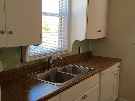 New lower oak cabinets, new countertops