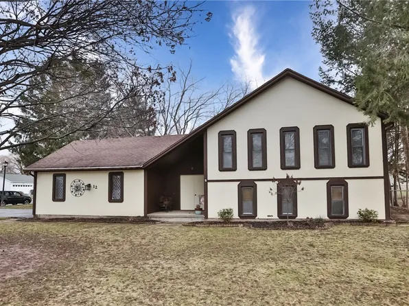 12 Sand Pebble Ln, Hilton, NY 14468