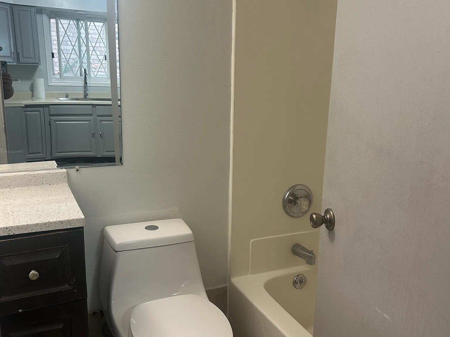 3 bed, 1200 sqft, $2,550 — Photo 2