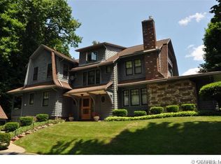 8 Highland Hgts Dr, Rochester, NY 14618